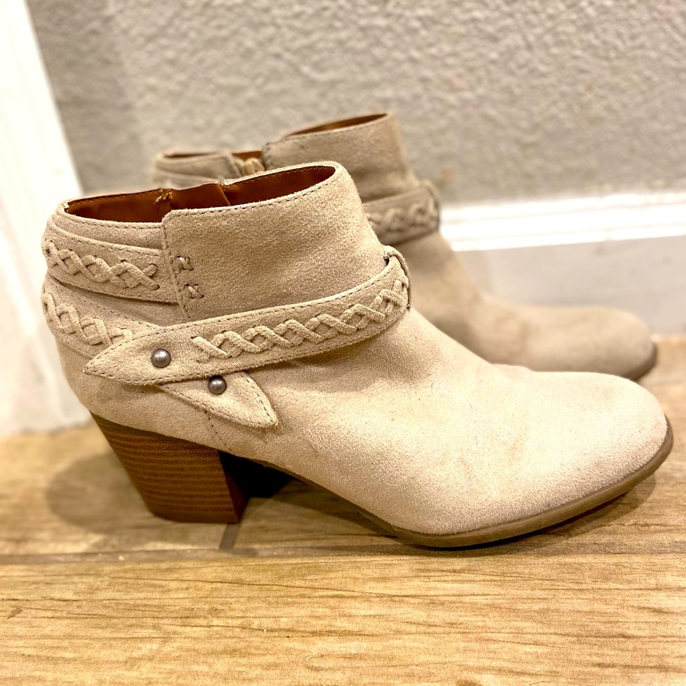 Tan/ cream leather suede boots